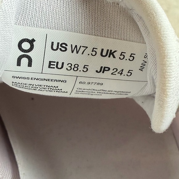 On Running Cloud X 3 Women’s 7.5 Savannah Frost Training Shoes w/ Box - Picture 12 of 16